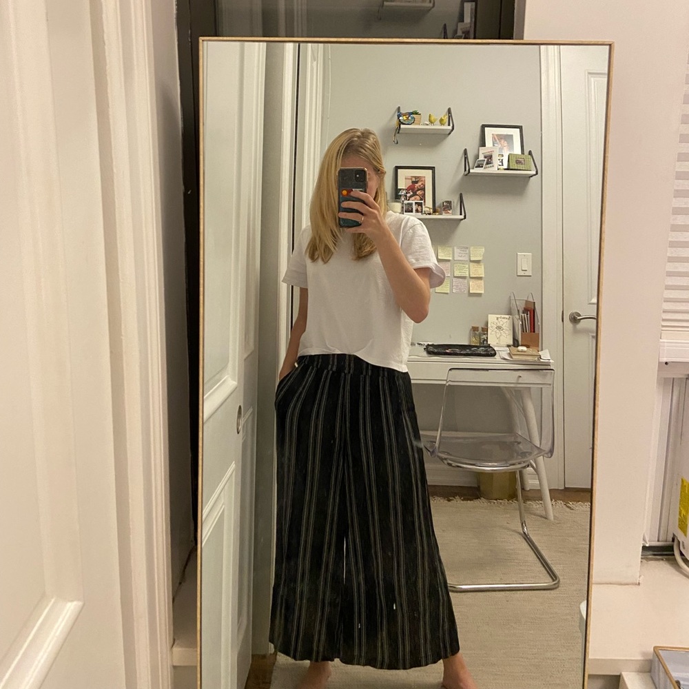 URBAN OUTFITTERS FLOWY BLACK AND WHITE PANTS